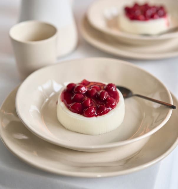 Piena želeja ar ķiršu mērci