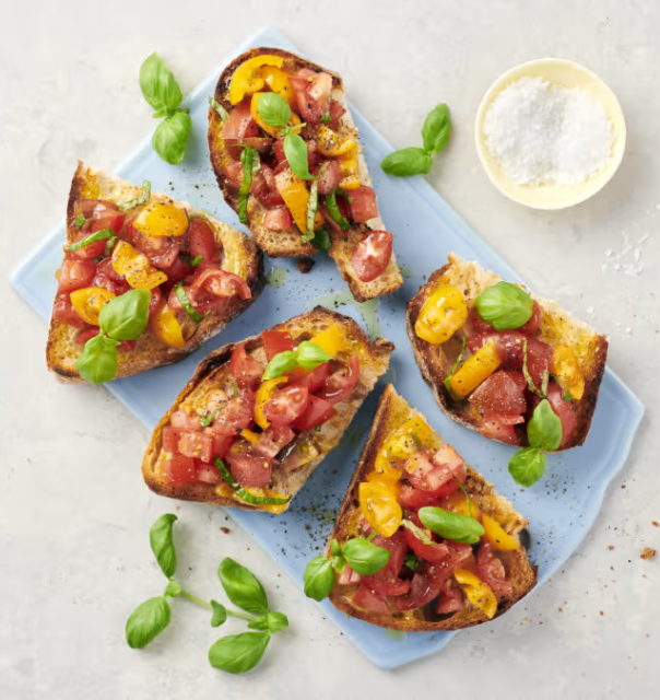 Bruschetta su pomidorais ir bazilikais
