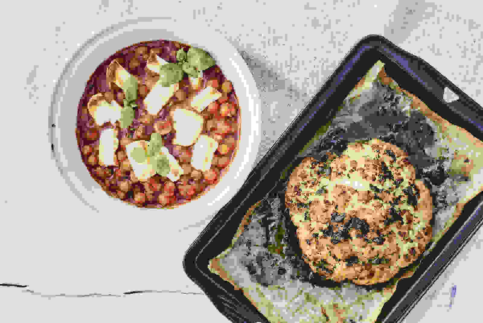 Cepts puķkāposts ar tomātu mērci un sieru Halloumi