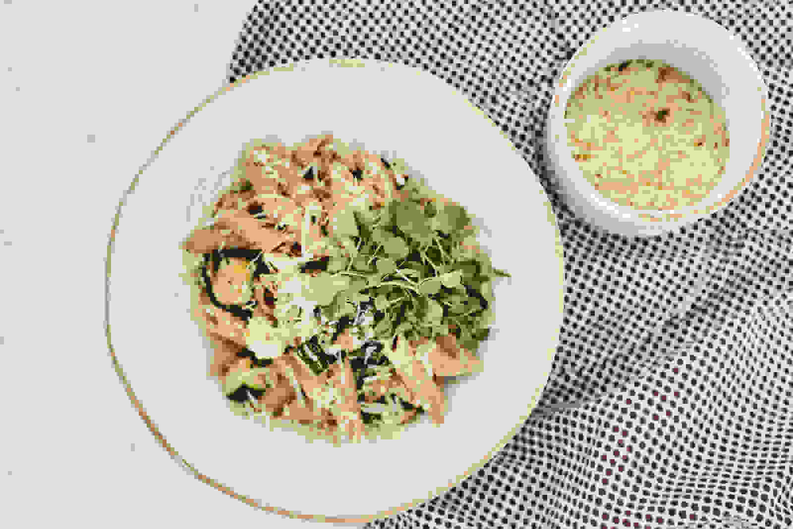Pilngraudu pasta ar sēnēm, cukīni un baltajām pupiņām